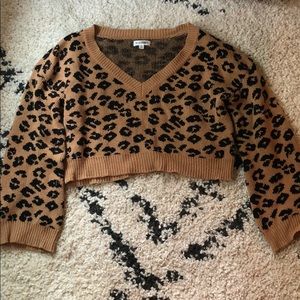Cropped oversized leopard print sweater — size M